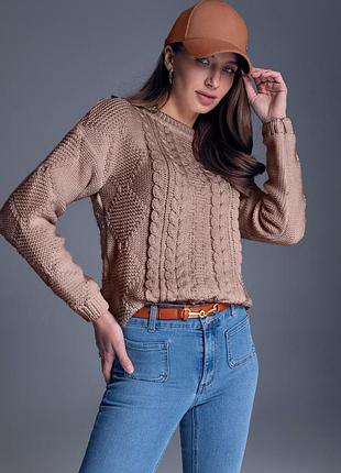 Вязаный бежевый джемпер свободного кроя