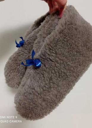 Чуні жіночі на овчині теплі домашні капці, тапки зимові сіро-бежеві 36-41