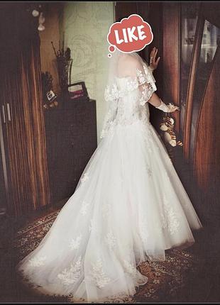Шикарна весільна сукня