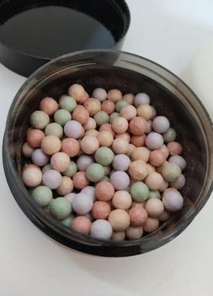 Пудра шарика с корректирующим эффектом