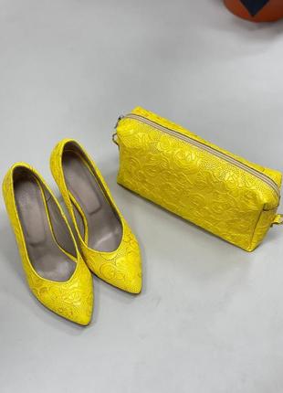 Эксклюзивные туфли лодочки из натуральной итальянской кожи и замша женские на шпильке жёлтые8 фото