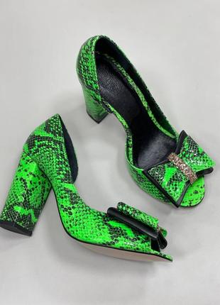 Эксклюзивные туфли из натуральной итальянской кожи и замша женские на каблуке с бантиком