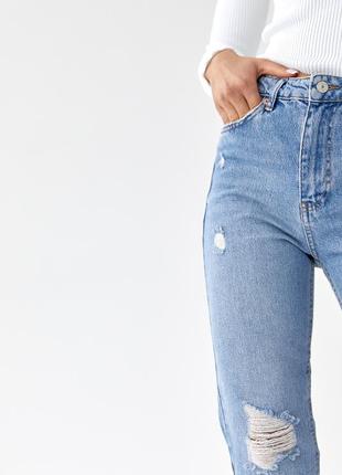 Женские рваные джинсы мом с высокой талией.3 фото