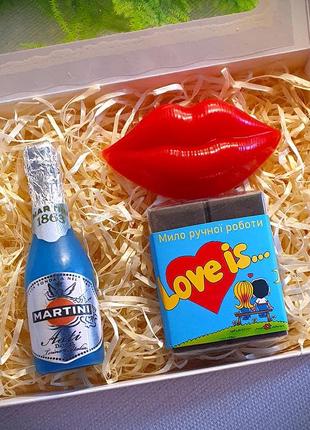 Набір мила ручної роботи мартіні з шоколадом і губки.