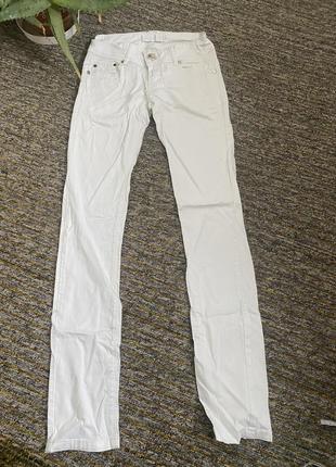 Білі прямі довгі джинси штани з низькою посадкою s