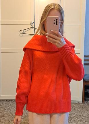 Свитер с объемной горловиной