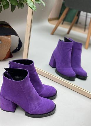 Ботинки на каблуке ботильоны замшевые фиолетовые много цветов