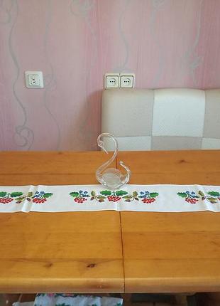 Вышитая салфетка, полтавская гладь калина