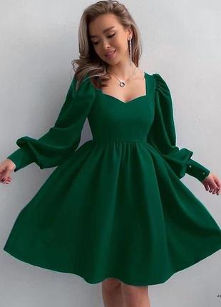 Красива зелена сукня