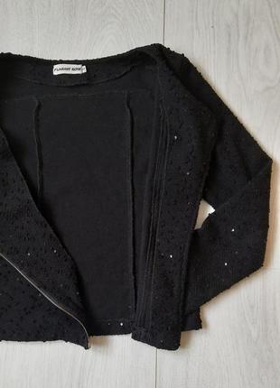 Пиджак черный, с длинными рукавами, без подкладки, на замок сбоку.2 фото