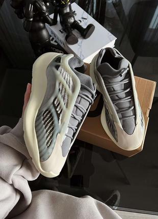 Кросівки чоловічі adidas yeezy boost 700 v3 fade salt premium, адідас ізі буст преміум3 фото