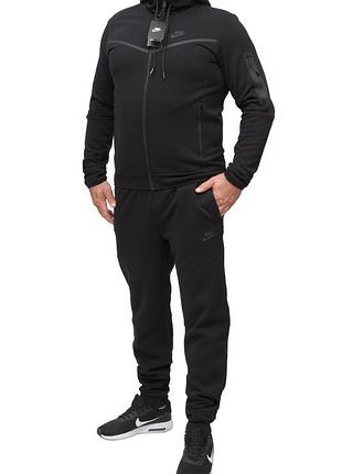 Спортивний костюм на флисе.