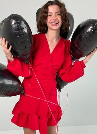 Жіноче червоне плаття на запах