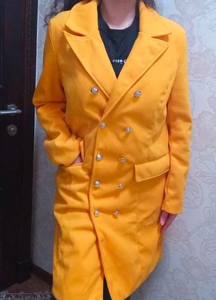 Пальто жёлтое размер л6 фото