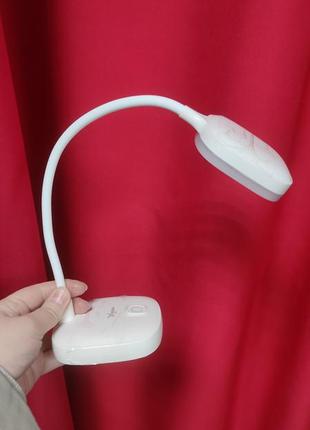 Настільна лед лампа стильна