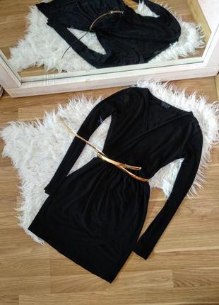 Шикарне чорне плаття з довгим рукавом і золотим поясом