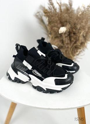 Жіночі кросівки