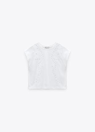 Белая футболка с прошвой/классическая футболка с элементами прошвы/белый топ с вышивкой прошвой3 фото