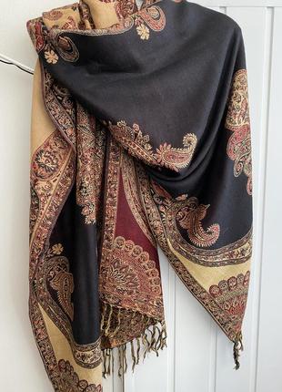 Теплый красивый шарф