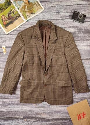 Піджак з чоловічого плеча