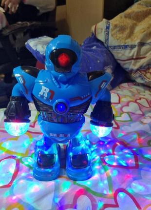 Робот 🤖 игрушка светиться ходит