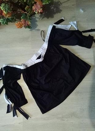 Стильная блуза - разлетайка с открытыми плечиками и бантами