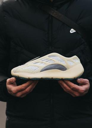 Мужские кроссовки adidas yeezy boost 700 v3 beige 40-41-42-43-445 фото