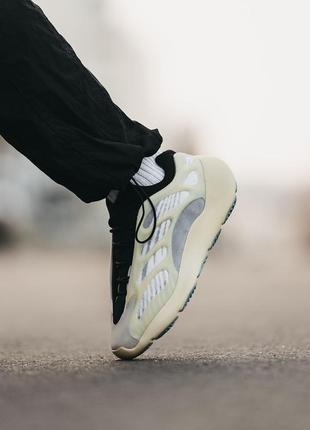 Мужские кроссовки adidas yeezy boost 700 v3 beige 40-41-42-43-447 фото