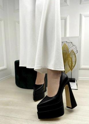 Туфлі на підборах з вузьким носком чорні білі бежеві екошкіра