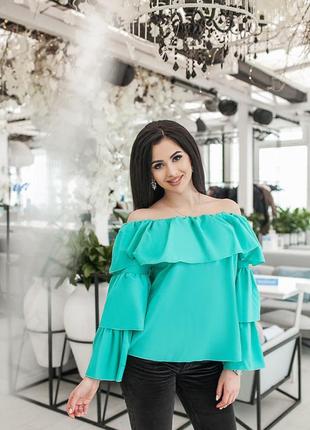 Яскрава літня блузка з опущеними плечима!