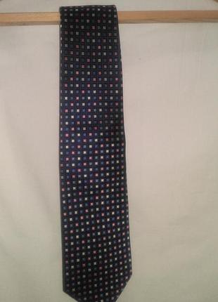 Красивий фірмовий краватку