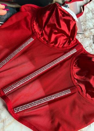 Сексуальный красный комплект с блестящими косточками и шелковой чашечкой3 фото