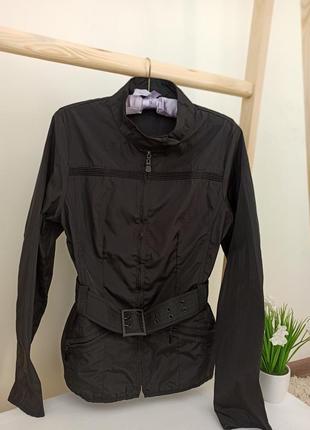 Женская курточка ветровка, интересно украшенная.  на размер xs, s или подростка