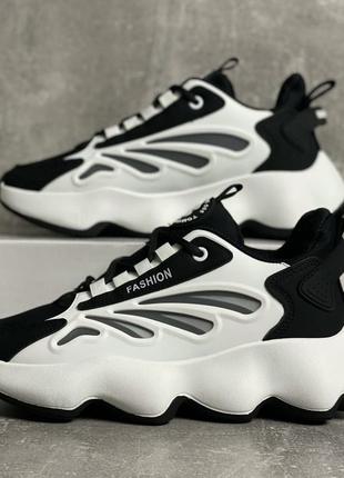 Стильні кросівки