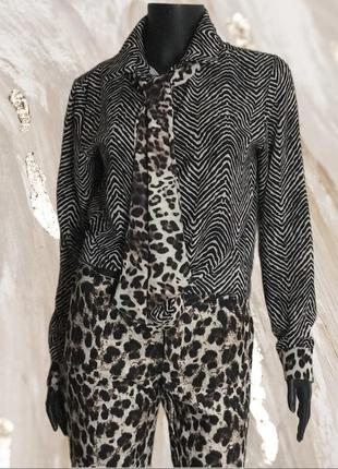 Блузка с галстуком