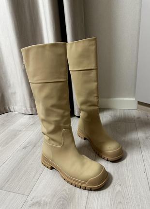 Стильные резиновые сапоги zara