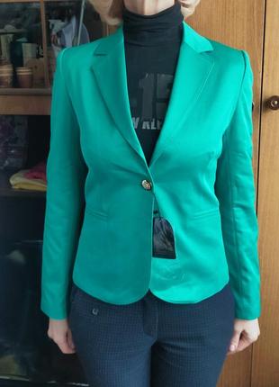 Піджак жіночий зелений продаю