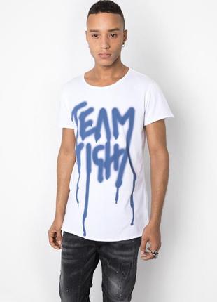 Стильная мужская футболка tigha с размытым потёкшим принтом в рокерском стиле в стиле diesel9 фото