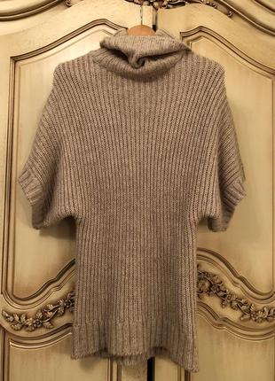 Подовжений теплий бежевий светр в'язаний