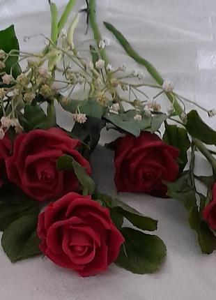 Шикарные розы с гипсофилой ручной работы из холодного фарфора