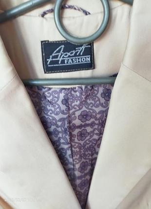 Пиджак женский бежевый продаю