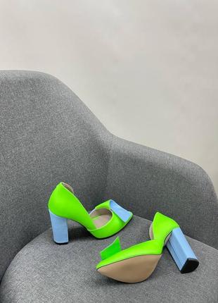 Женские туфли из натуральной кожи ярко салатового цвета с голубым бантиком5 фото