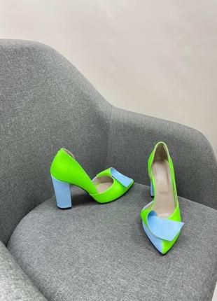 Женские туфли из натуральной кожи ярко салатового цвета с голубым бантиком4 фото
