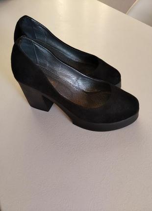 Натуральні замшеві туфлі