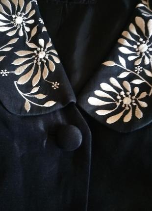 Шикарный черный льняной пиджак жакет с шелковой вышивкой цветы6 фото
