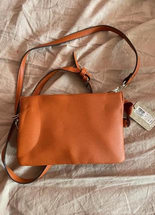 Чудова яскрава вмістка маленька помаранчева сумочка accessorize