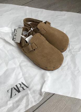 Шкіряні сабо від zara