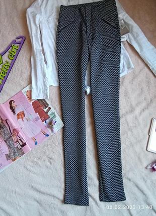 Штани на худеньку дівчину