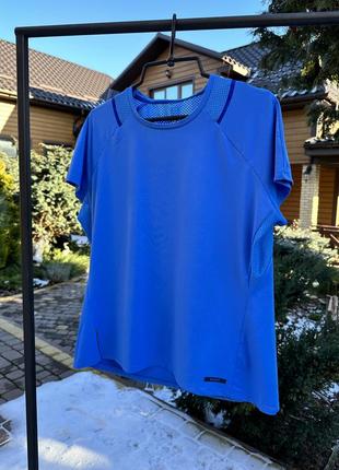 Спортивна футболка.