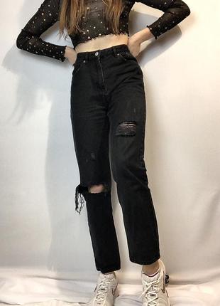 Шикарні чорні джинси мом з дірками